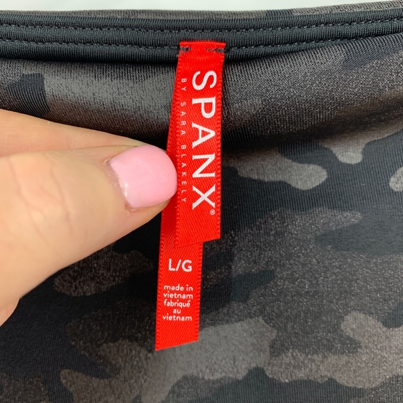 Spanx Faux Leather Camo Leggings Sz L - Picture 8 of 13